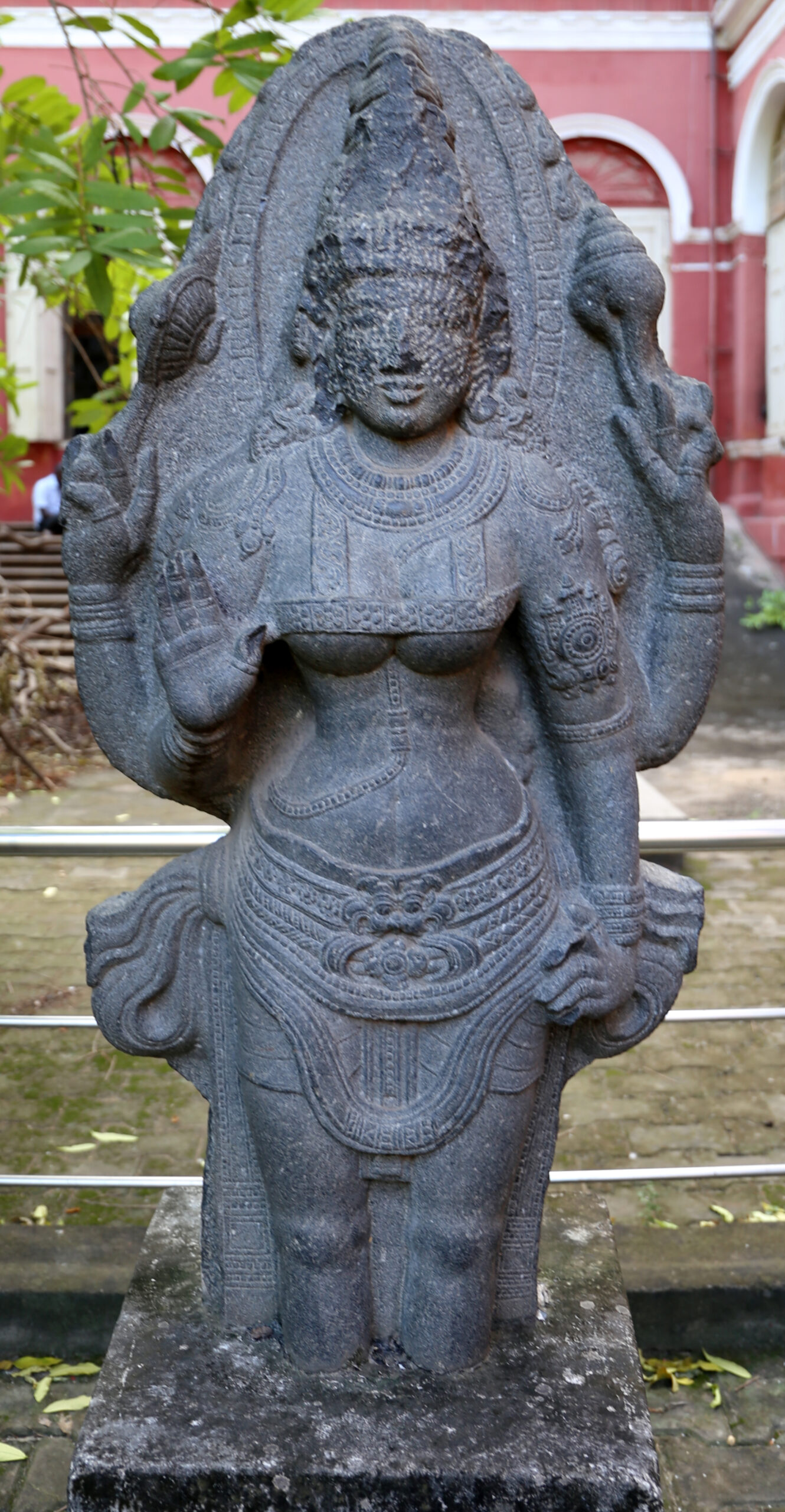 File:Durga, da kambaduru, anantapur district, andhra pradesh, x secolo.jpg  - Wikimedia Commons